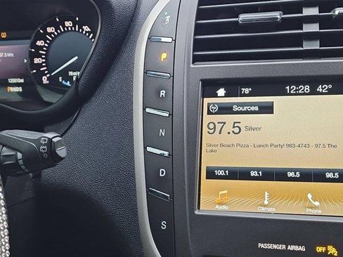 Used 2017 Lincoln MKC Premiere image 31