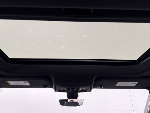 Used 2021 Chevrolet Silverado 1500 High Country w/ Technology Package image 3