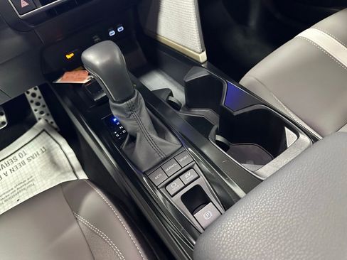 Used 2025 Toyota Camry SE image 39