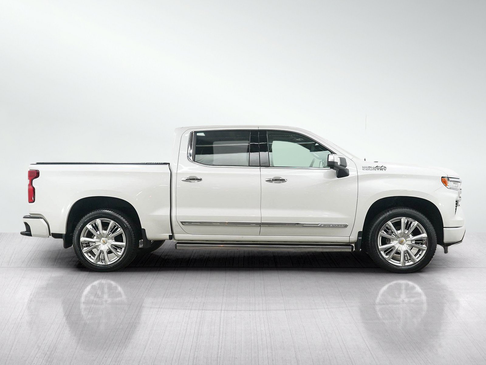 Used 2025 Chevrolet Silverado 1500 High Country AWD/4WD image 6