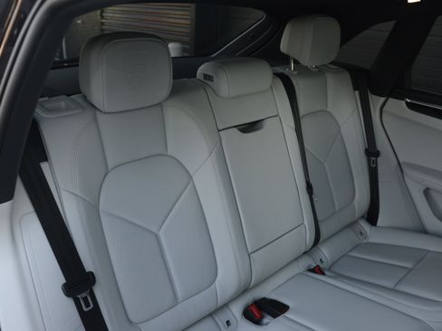 Certified 2026 Porsche Macan AWD/4WD image 36