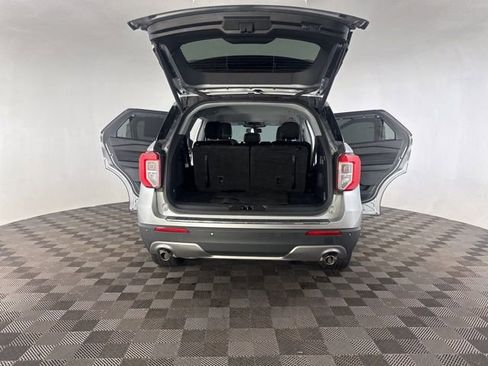 Used 2024 Ford Explorer Limited image 19