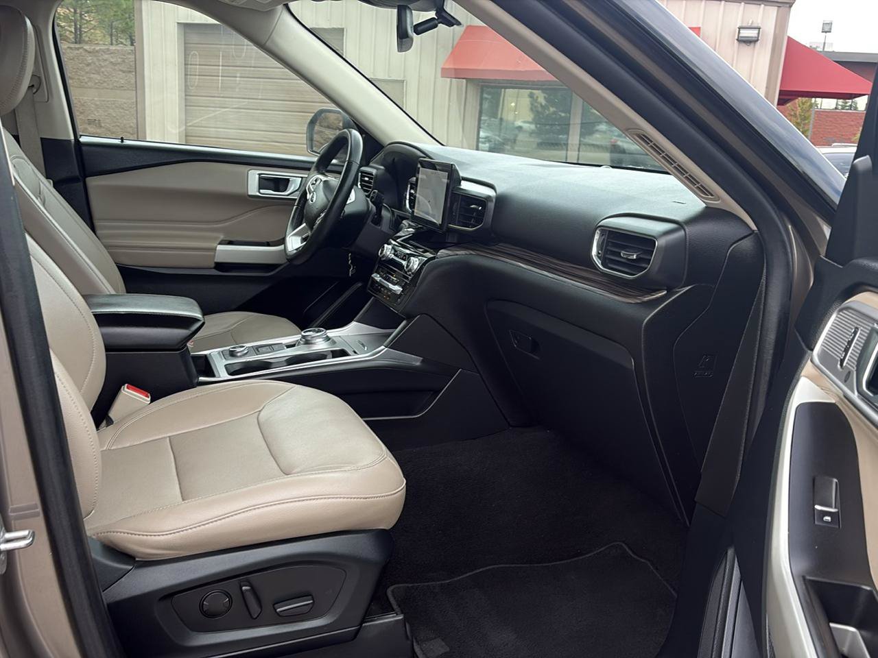 Used 2021 Ford Explorer Limited AWD/4WD image 12