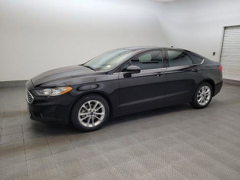 Used 2020 Ford Fusion SE FWD image 2