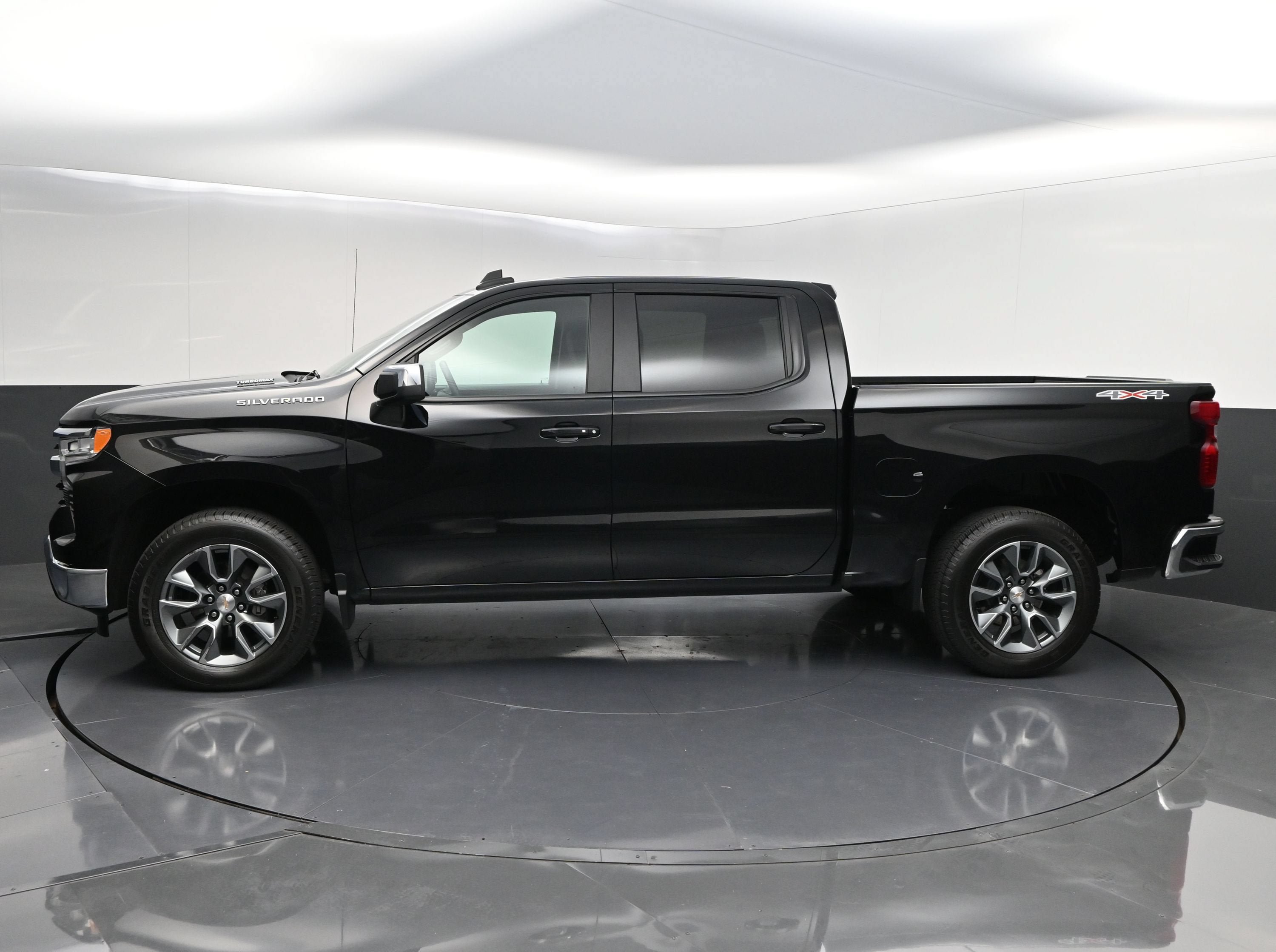 Certified 2026 Chevrolet Silverado 1500 LT AWD/4WD image 5