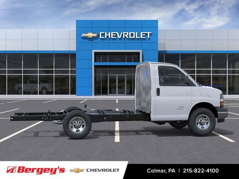 New 2026 Chevrolet Express 3500 w/ Power Convenience Package image 7