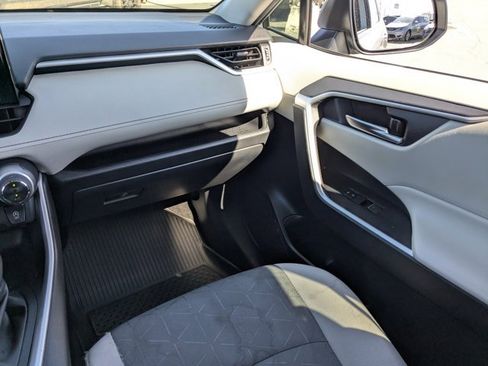 Used 2022 Toyota RAV4 XLE image 17
