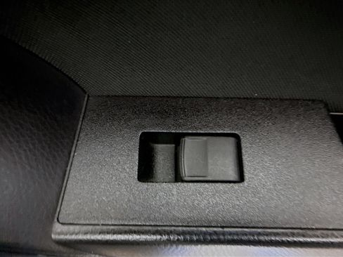 Used 2017 Toyota Corolla LE image 30