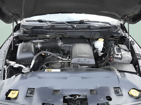 Used 2019 RAM 1500 Express w/ Express Value Package AWD/4WD image 17