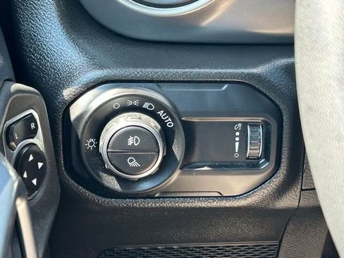 Used 2023 Jeep Gladiator Willys image 20