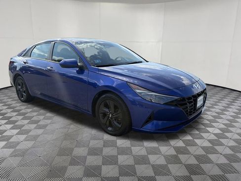 Used 2023 Hyundai Elantra SEL w/ Preferred Accessory Package FWD image 7