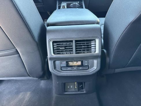 Used 2024 Volkswagen Atlas SE image 18