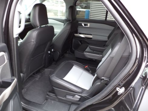 Used 2024 Ford Explorer XLT w/ Equipment Group 202A AWD/4WD image 3