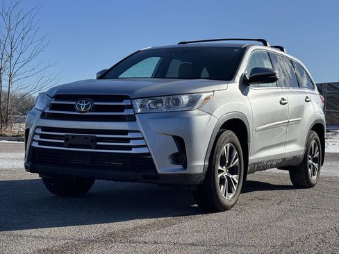 Used 2019 Toyota Highlander AWD V6 image 1
