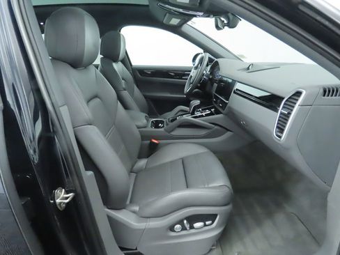 Used 2020 Porsche Cayenne image 21