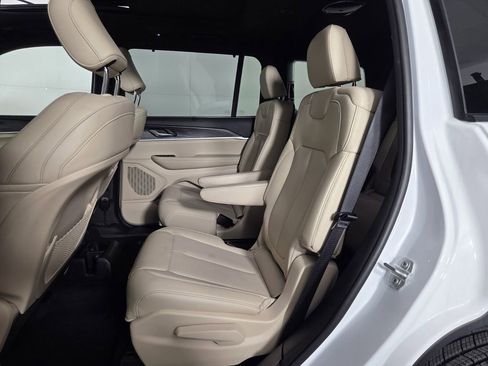 Certified 2025 Jeep Grand Cherokee L Limited w/ Luxury Tech Group II image 26