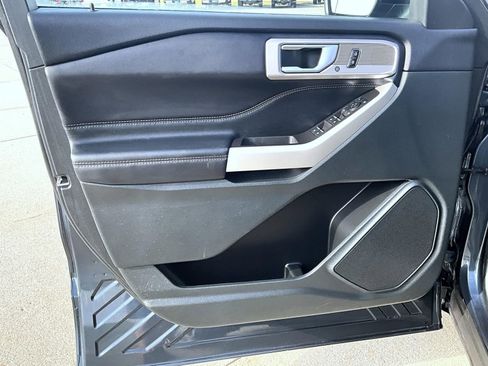 Used 2024 Ford Explorer XLT w/ Equipment Group 202A image 9