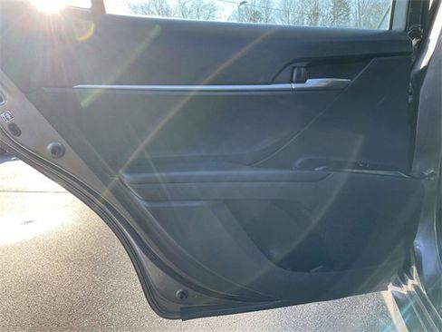 Used 2019 Toyota Camry LE image 15