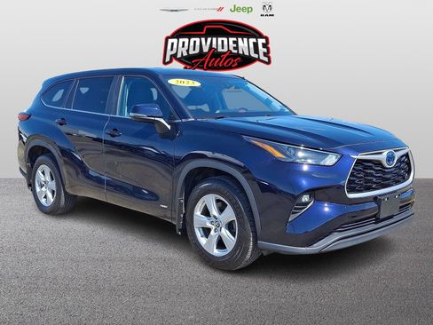 Used 2023 Toyota Highlander LE AWD/4WD image 1