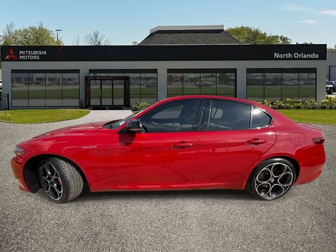 Used 2023 Alfa Romeo Giulia Veloce RWD image 2