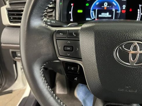 Used 2025 Toyota Camry SE FWD image 25