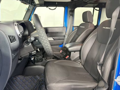 Used 2016 Jeep Wrangler Unlimited Rubicon w/ Connectivity Group AWD/4WD image 11