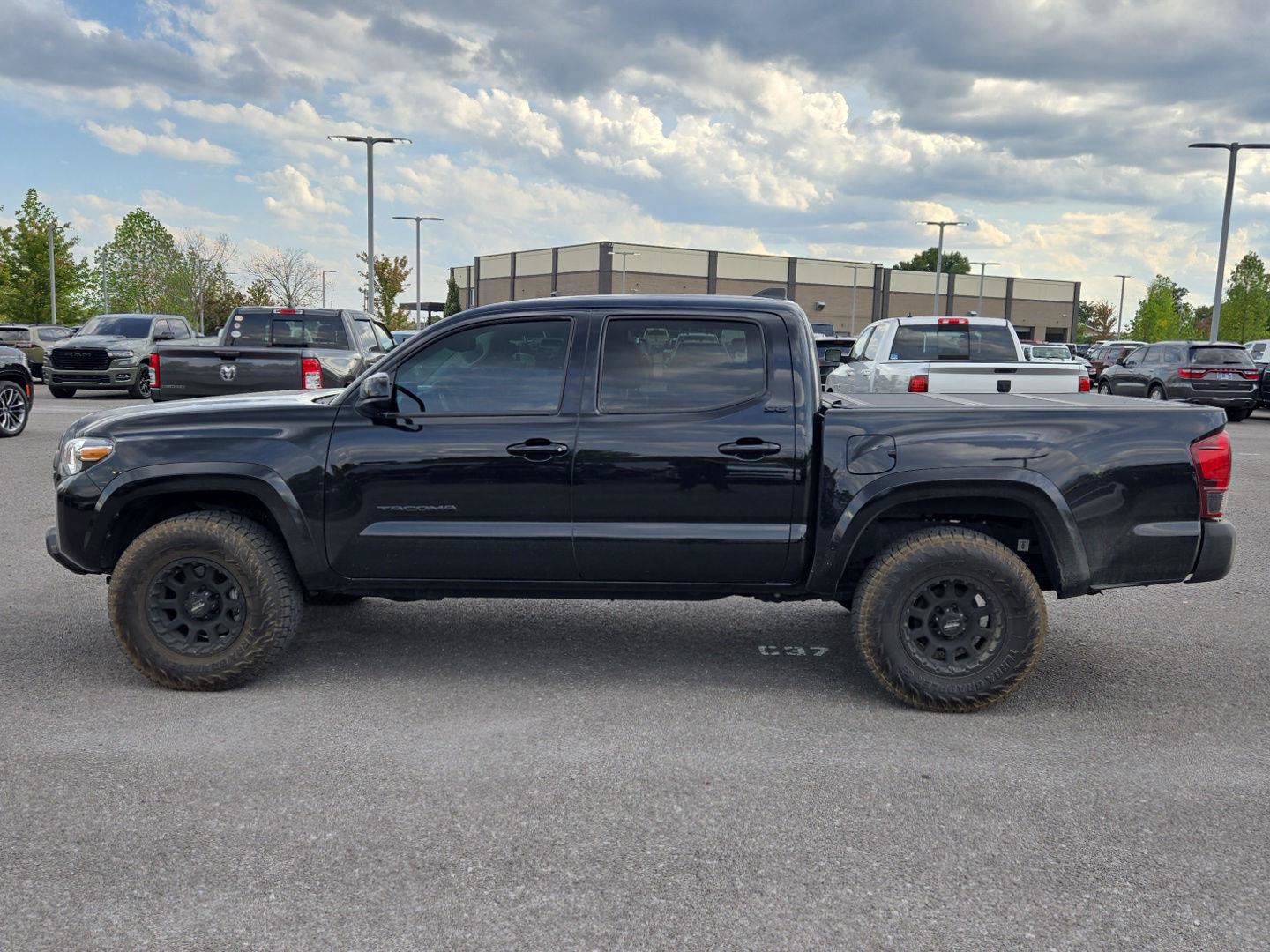 Used 2021 Toyota Tacoma SR5 RWD image 4