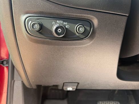 Used 2019 Chevrolet Equinox Premier AWD/4WD image 11
