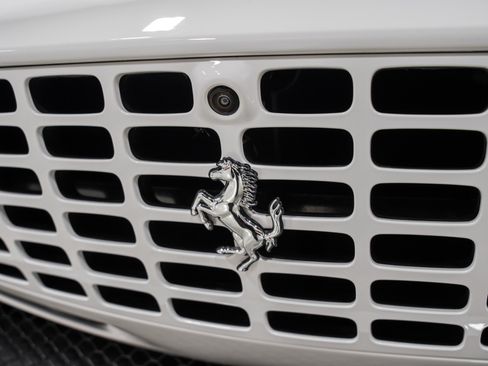 Used 2022 Ferrari Roma RWD image 12