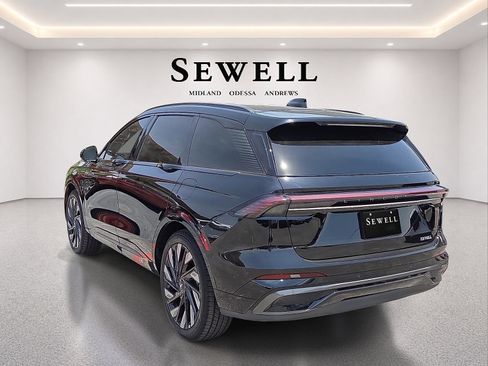 Certified 2025 Lincoln Nautilus Reserve w/ Jet Appearance Package AWD/4WD image 3