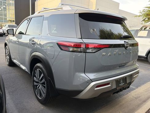 Used 2022 Nissan Pathfinder Platinum w/ Cargo Package AWD/4WD image 5