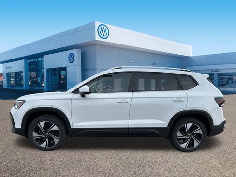New 2026 Volkswagen Taos SE image 4
