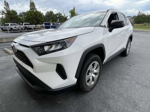 Used 2021 Toyota RAV4 LE FWD image 7