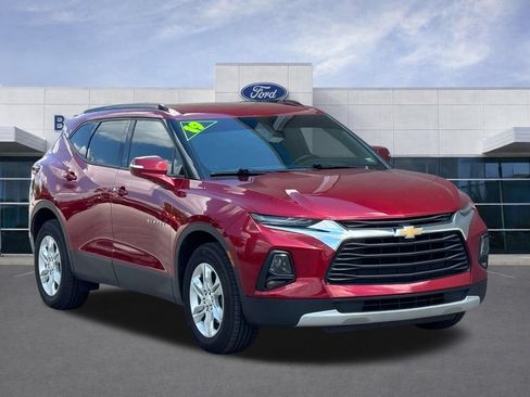 Used 2019 Chevrolet Blazer LT FWD image 2