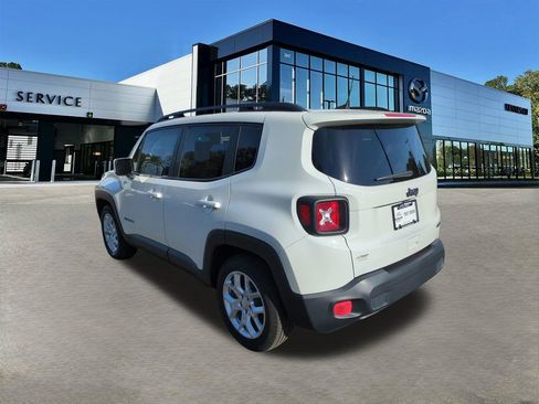 Used 2018 Jeep Renegade Latitude FWD image 6