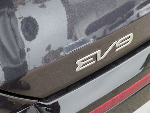 New 2026 Kia EV9 Land image 32