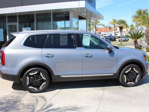 Used 2025 Kia Telluride S image 10