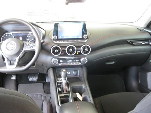 Used 2025 Nissan Sentra SR FWD image 29