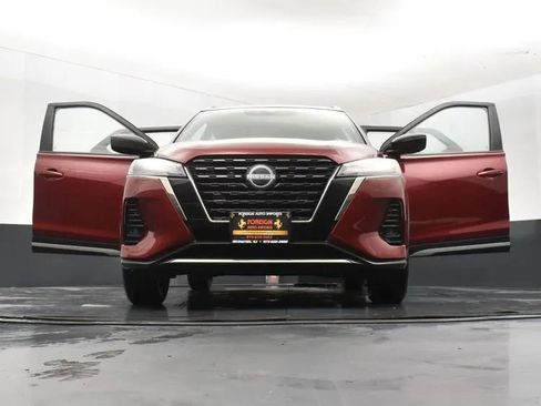 Used 2023 Nissan Kicks SR image 11