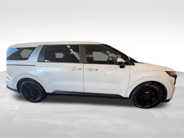 Used 2025 Kia Carnival FWD image 6