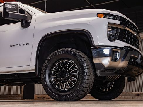 Used 2025 Chevrolet Silverado 3500 LT w/ Convenience Package image 12