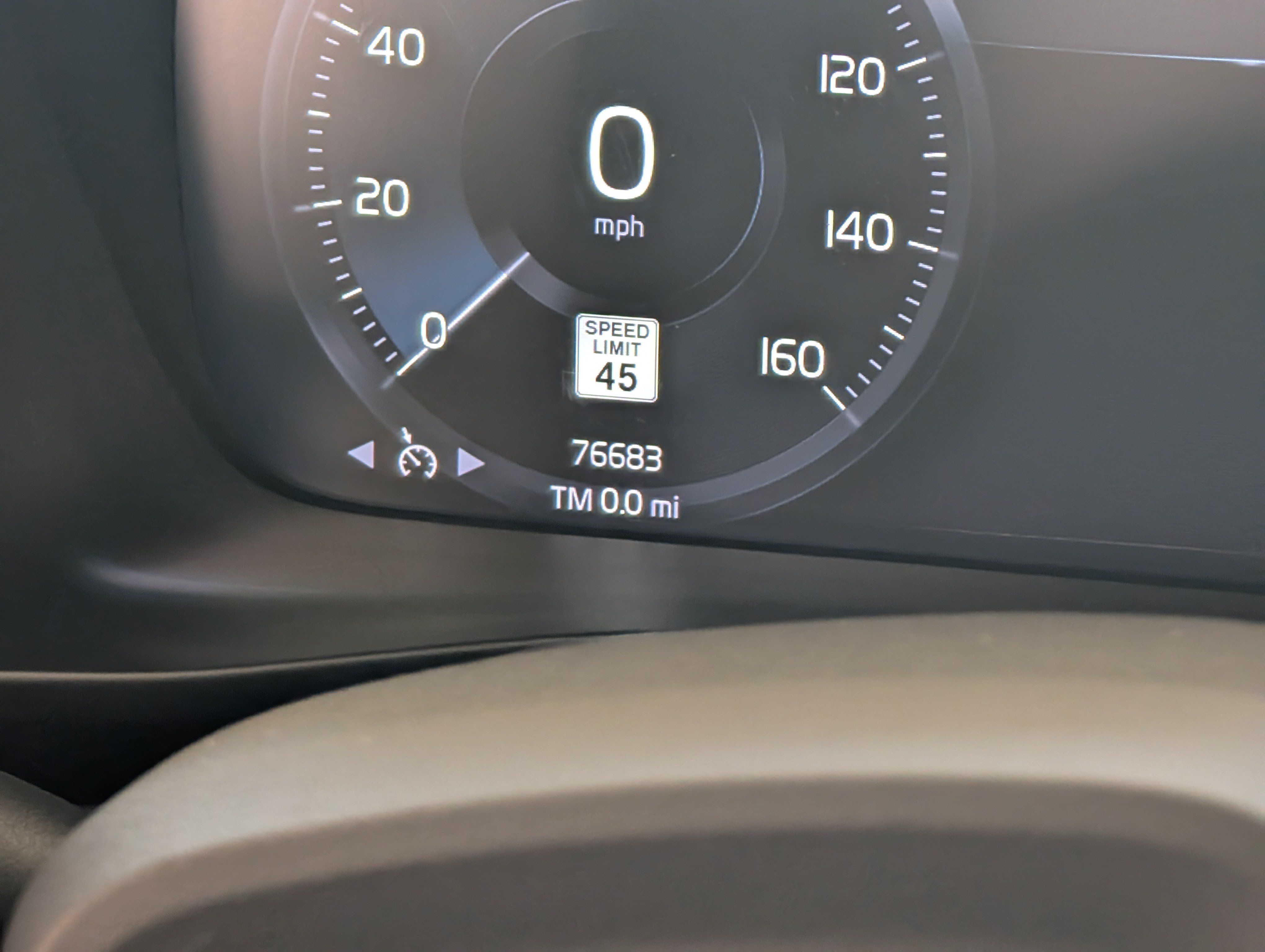 Used 2021 Volvo XC40 T4 Momentum FWD image 25