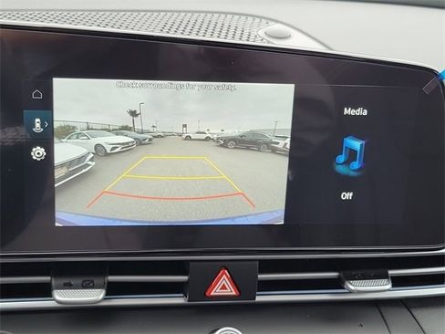 New 2025 Hyundai Elantra Limited image 12