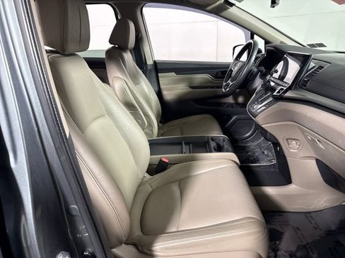 Used 2018 Honda Odyssey Touring image 14