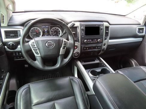 Used 2017 Nissan Titan PRO-4X AWD/4WD image 8