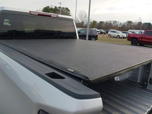 Used 2022 GMC Sierra 1500 SLE image 30