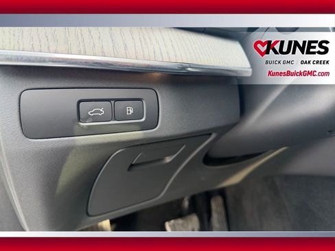 Used 2025 Volvo XC90 T8 Ultra AWD/4WD image 11