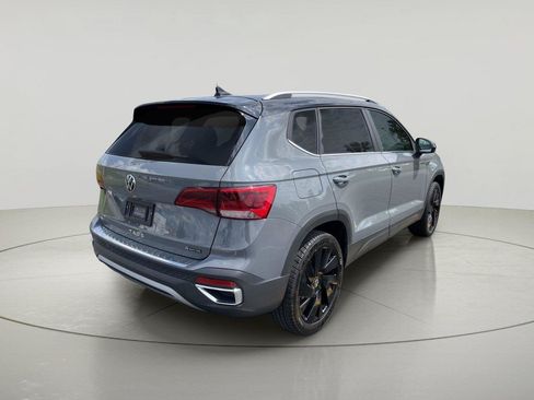 Used 2024 Volkswagen Taos SE AWD/4WD image 7
