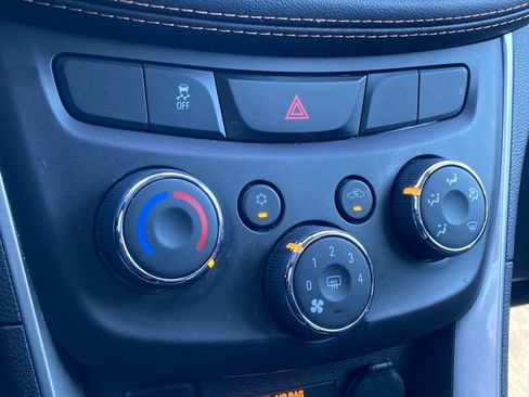 Used 2019 Chevrolet Trax LT w/ LT Convenience Package image 25