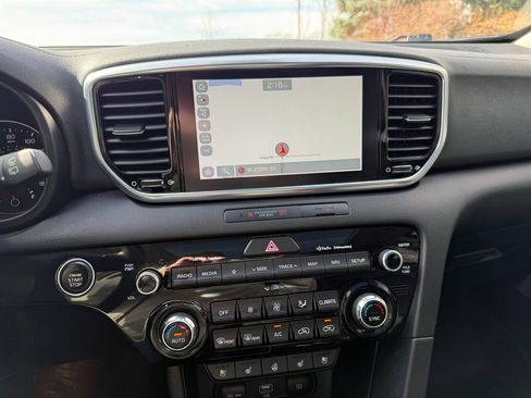 Used 2022 Kia Sportage EX w/ EX Technology Package image 16